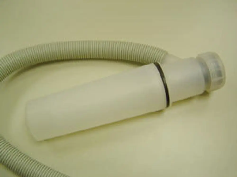 Sifon mit flexiblem Schlauchanschluss, in neutraler Farbe, geeignet für Sanitäranwendungen. Produkt von Remeha.